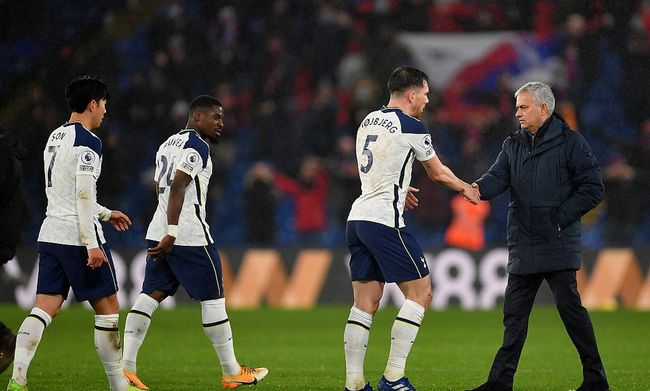 34天只赢1场！阿隆索致敬滕哈赫：都怪裁判，我们走在正确的路上