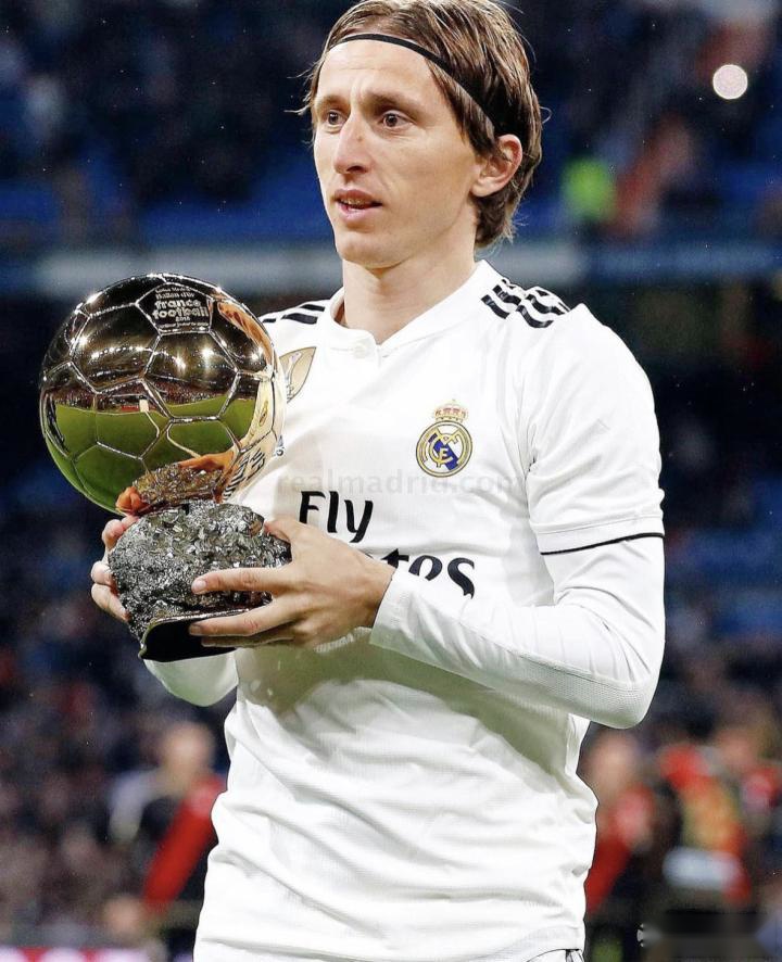 南通发布：苏超南通队载誉而归，3000多名球迷迎接城市英雄